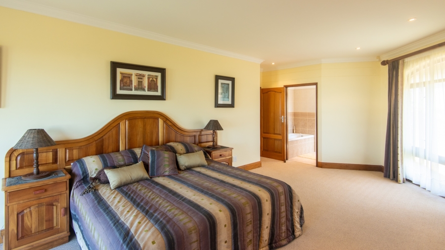 7 Bedroom Property for Sale in Outeniqua Strand Western Cape